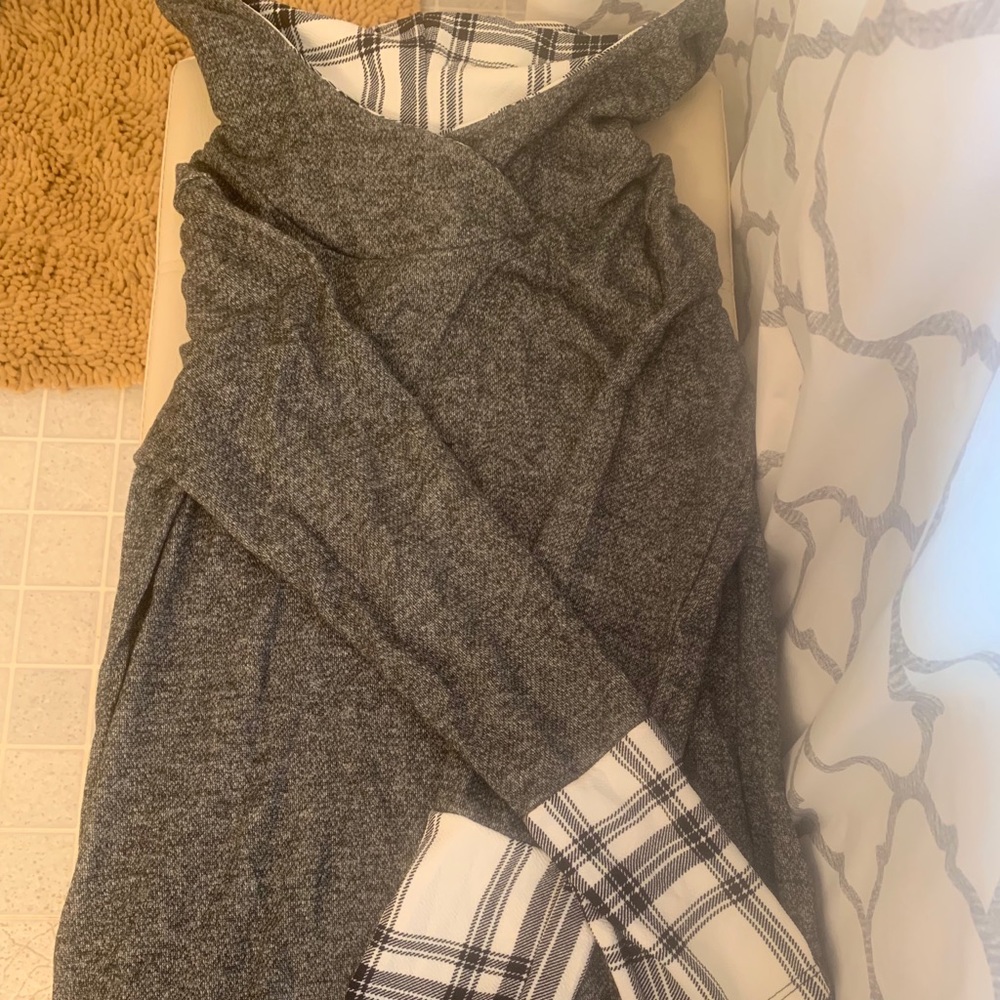 22Nd brand lightweight fall hoodie, Size M